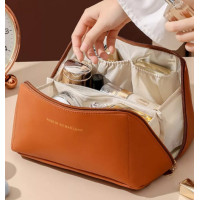 Містка дорожня косметичка - Make Up Bag (коричнева)