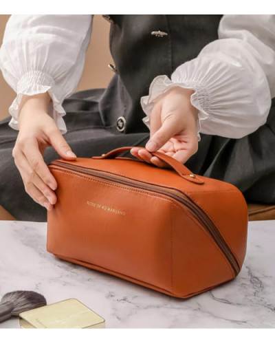 Вместительная дорожная косметичка - Make Up Bag Вместительная дорожная косметичка - Make Up Bag