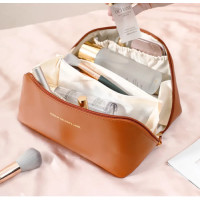 Містка дорожня косметичка - Make Up Bag (коричнева)